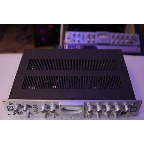 AVALON 737sp  Like New