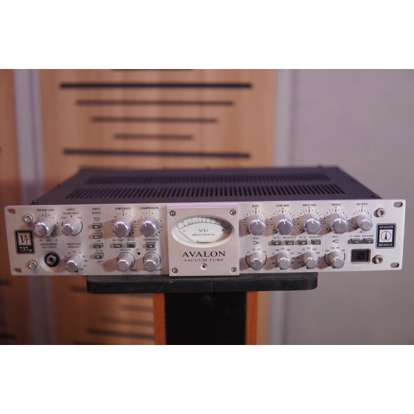 AVALON 737sp  Like New