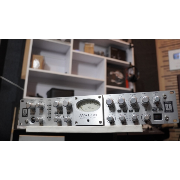Avalon 737 used like new