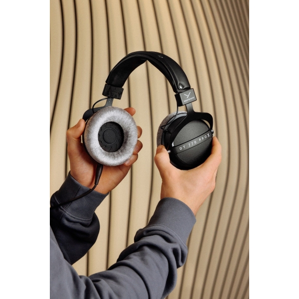 Beyerdynamic DT 770 Pro X  - Tai nghe kiểm âm chụp tai - Close Back có dây